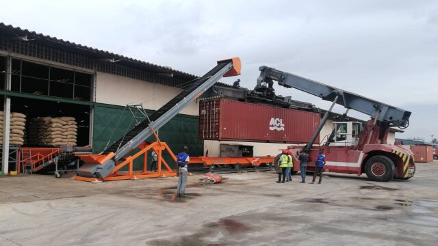 Loading containers