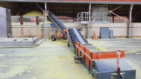 Truck unloader and mobile belt conveyor
