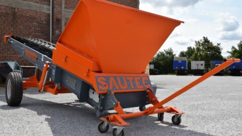 rear swivel wheels – grains conveyor