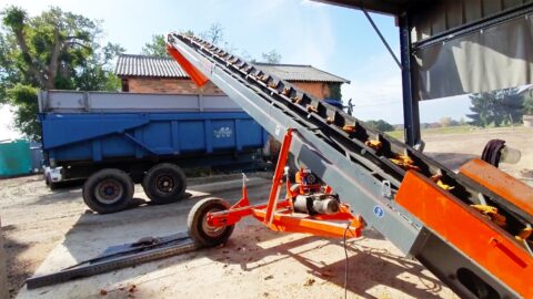 handling-soft materials-corn-agricultural-activities
