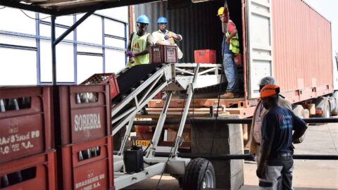 Loading belt conveyor – loading containers and trucks