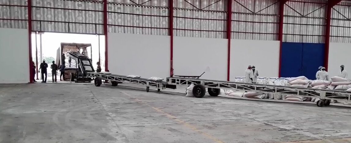 Handling of bags on sautec conveyors for truck loading