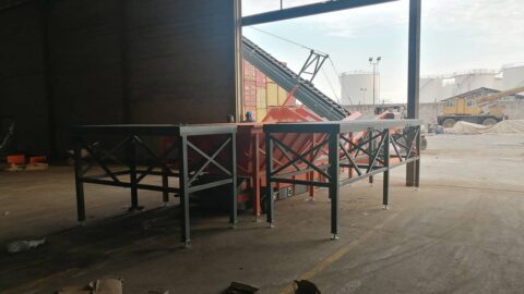 platform-cutting-bags-cocoa-beans