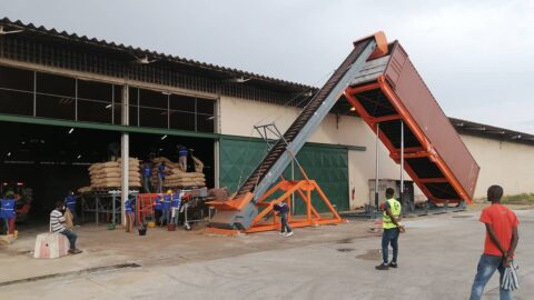 tilting-container-loader-cocoa