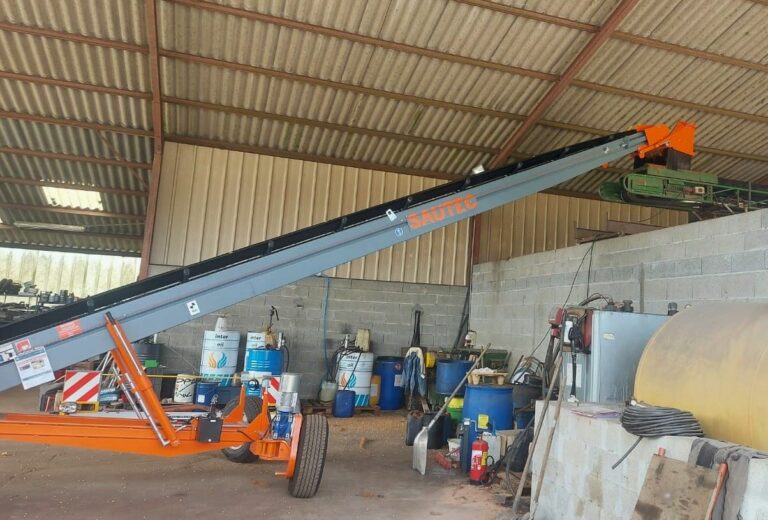 Grain belt elevator that transfers cereals to an overhead conveyor belt.