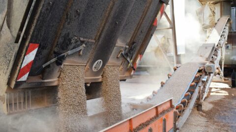 unloading-belt-conveyor-hire