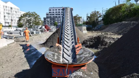 dirt-conveyor-for-construction-site