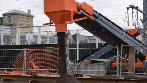 end-chute-for-dirt-conveyor