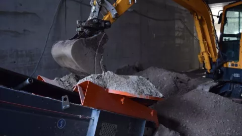 round-hopper-for-dirt-conveyor