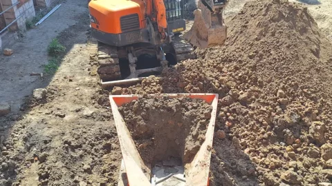 open-hopper-for-dirt-conveyor